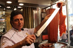 O lezzete b&uuml;y&uuml;k ilgi! 30 &ccedil;eşit baharatla hazırlanıyor