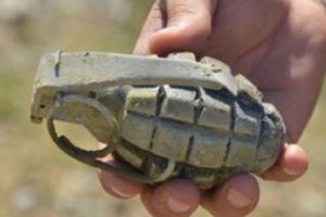 Baraj g&ouml;l&uuml;nde 4 el bombası bulundu