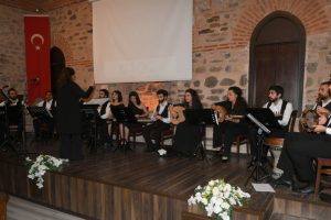 Bursa'da&nbsp;gen&ccedil;lerden t&uuml;rk&uuml; ziyafeti