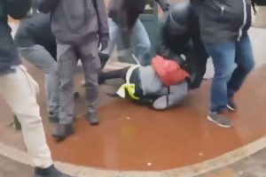 Sarı yelekli eylemciye sert m&uuml;dahale