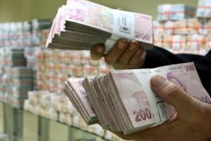'Polisim' diyerek yaşlı adamın 1,6 milyon lirasını dolandırmışlar
