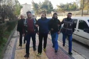 Oto hırsızları, &ccedil;aldıkları ara&ccedil;la yakalandı