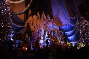 Saint Antuan Kilisesi'nde Noel ayini