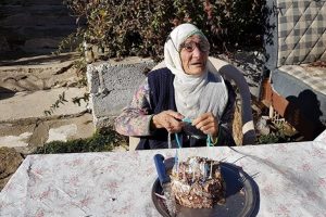 102 yaşında... Bu mutluluğu ilke kez yaşadı
