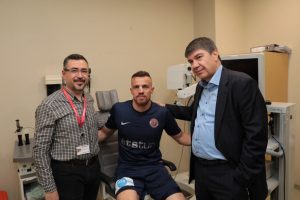 Antalyasporlu Chico'nun burnu kırıldı