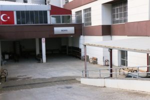 Yolun karşısına ge&ccedil;erken motosikletin &ccedil;arpmasıyla &ouml;ld&uuml;