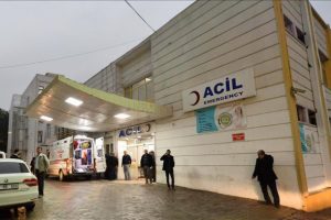 Annesi emzirirken soluk borusuna s&uuml;t ka&ccedil;an bebek &ouml;ld&uuml;