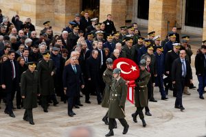 İsmet İn&ouml;n&uuml;, mezarı başında anıldı