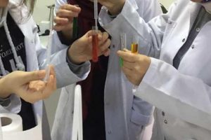 Kimya deneyi okulu karıştırdı! 15 &ouml;ğrenci...