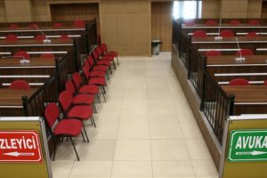 Sanıkların duruşmayı uzatma girişimi