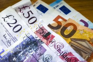 Yeni 50 sterlinlik banknotlar i&ccedil;in Hawking ve Thatcher &ouml;nde