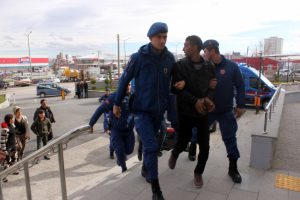 Tarlalardaki sulama borularını &ccedil;alan 5 ş&uuml;pheli adliyede