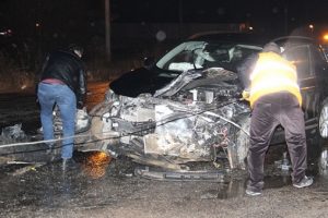 Otomobil ile cip &ccedil;arpıştı: 1 &ouml;l&uuml;, 2 yaralı
