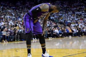 LeBron sakatlandı ama Lakers son şampiyonu yendi!