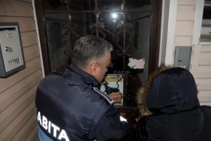 &Ccedil;atlakların oluştuğu 2 bina boşaltıldı