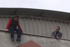 Patronunu &ouml;l&uuml;m&uuml;n kıyısından &ccedil;ekip aldı!