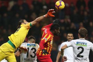 Akhisarspor'da Fatih &Ouml;zt&uuml;rk formayı hi&ccedil; &ccedil;ıkarmadı