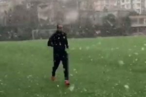 Fenerbah&ccedil;eli Frey, karlar altında mesaide!