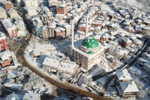 Bursa'da beyazlara b&uuml;r&uuml;nen dağ y&ouml;resinin g&uuml;zelliği b&ouml;yle g&ouml;r&uuml;nt&uuml;lendi