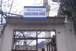 1 haftalık bebeği cami avlusuna bıraktılar
