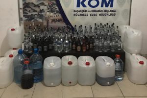 Ka&ccedil;ak ve sahte i&ccedil;ki operasyonu: 2 g&ouml;zaltı