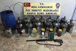 Polisten sahte i&ccedil;ki imalathanesine baskın