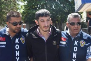 Kahkaha sesi sayesinde &ccedil;&ouml;z&uuml;len cinayette karar