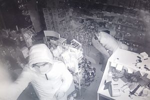 2 saatlik film gibi soygun kamerada