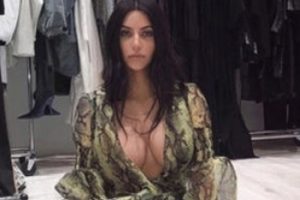 Kourtney Kardashian, Kendall Jenner'ın yatak odasına daldı