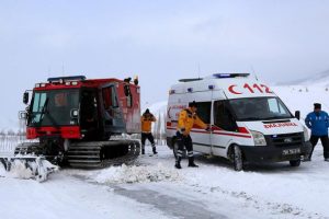 B&ouml;brek hastası kadın paletli ambulans ile kurtarıldı