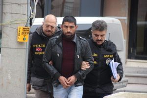 At arabalı kablo hırsızı 3 ş&uuml;pheli yakalandı