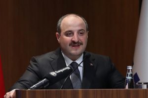 Varank: Rekabette geri kalmamak i&ccedil;in mevcut eğilimi yakalamak gerekiyor