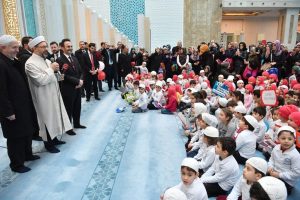 Diyanet İşleri Başkanı Erbaş Kur'an kursu &ouml;ğrencileriyle buluştu