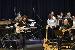 Barış Man&ccedil;o anısına konser
