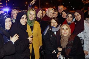 Cumhurbaşkanı Erdoğan &ouml;ğrencilerle sohbet etti