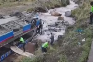 Peru'da otob&uuml;s faciası: 10 &ouml;l&uuml;, 30 yaralı