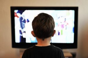 &Ccedil;ocuk programlarında 'abur cubur' reklamına yasak