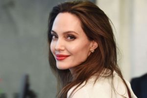 Angelina Jolie politikaya girebileceğini ima etti