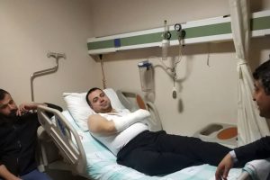 Hemşireyi korumaya &ccedil;alışan &ouml;zel g&uuml;venlik g&ouml;revlisini darp ettiler