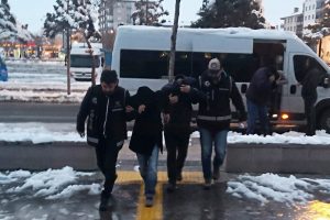 Otomobil hırsızlık &ccedil;etesi operasyonunda 3 tutuklama