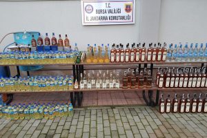 Bursa'da yılbaşı &ouml;ncesi vatandaşı zehirleyeceklerdi, yakalandılar!