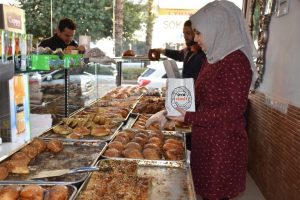 &Uuml;niversiteden mezun oldu simit&ccedil;i d&uuml;kkanı a&ccedil;tı