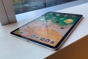 Eski Apple y&ouml;neticisi b&uuml;k&uuml;len iPad'i iade etti!