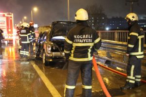 Seyir halindeki LPG'li otomobil alev alev yandı