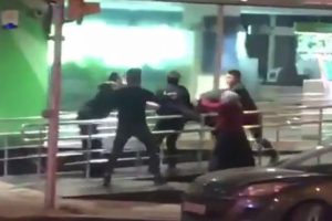 ATM sırasında yumruklu kavga