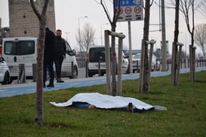 Tartıştığı arkadaşının boğazını kesti