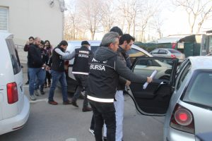 Bursa'da yılbaşında gen&ccedil;lerimizi zehirleyeceklerdi, yakalandılar!