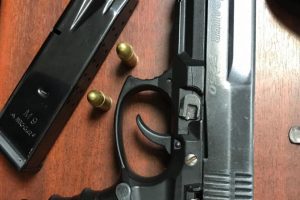 &Uuml;zerinde ruhsatsız silah ele ge&ccedil;irilen şahsa g&ouml;zaltı