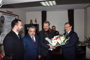 Bursa'da &Ccedil;avuşoğlu'ndan, polis merkezine yeni yıl ziyareti
