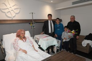 Bursa'da Başkan D&uuml;ndar'dan yeni yılın ilk bebeğine hediye